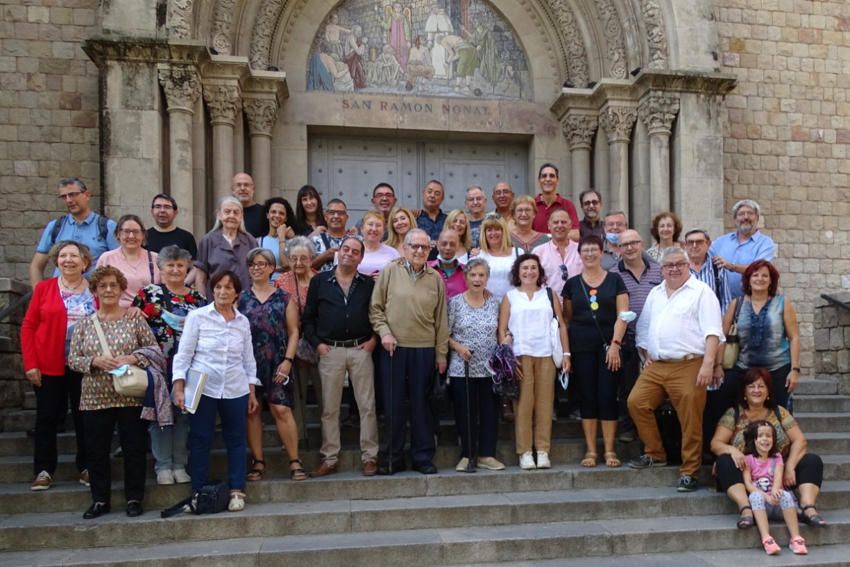 Participants en l'homenatge a Jordi Fontbona, per les noces d'or sacerdotals.