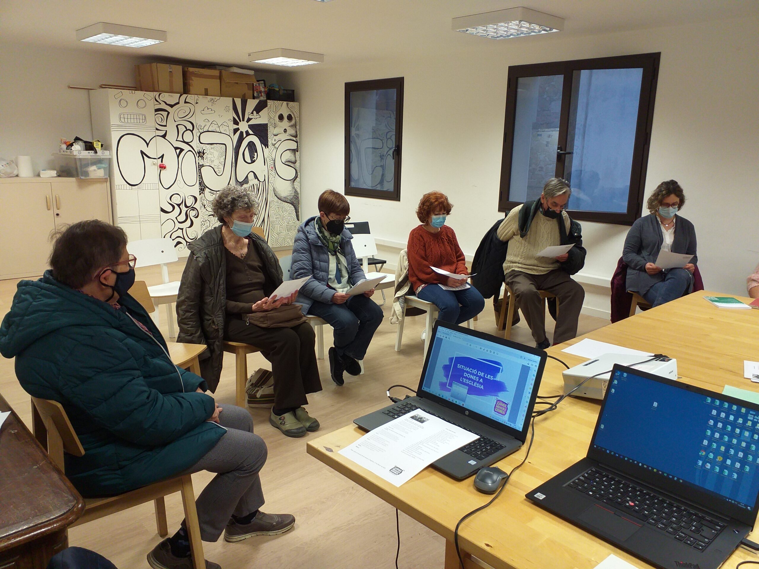 Participants al taller preparatiu del Sínode de Dones.