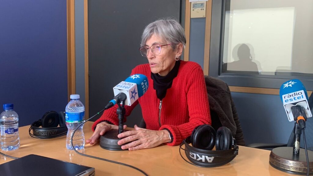 Mar Galcerán Peiró, directora d’El Lloc de la Dona, als estudis de Ràdio Estel.