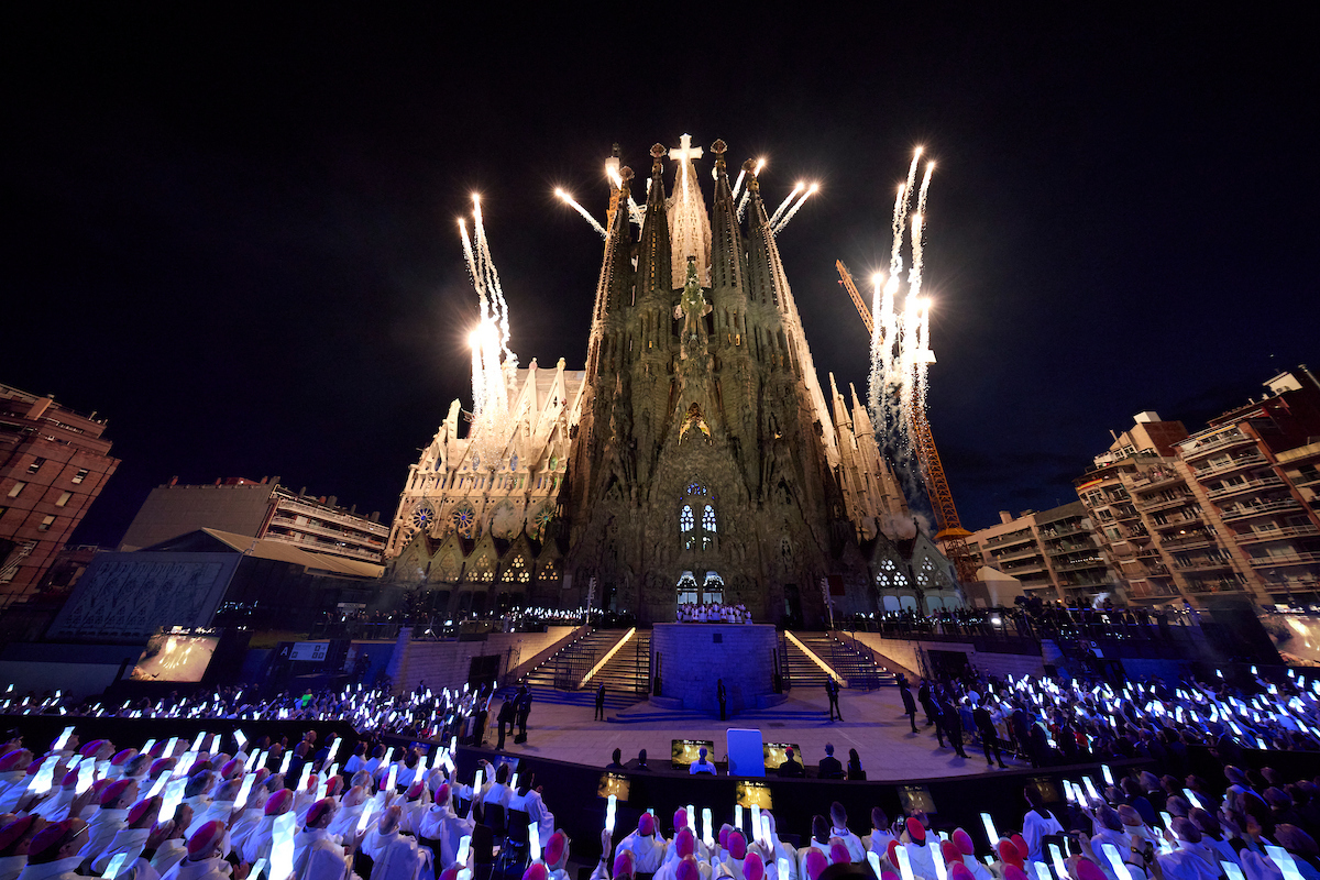 La misa pontifical y la bendición de la Torre de Jesús, vistas por una mujer cristiana de base y militante de ACO