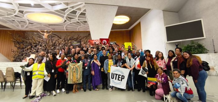 León XIV toma el relevo de Francisco y apoya a los movimientos populares